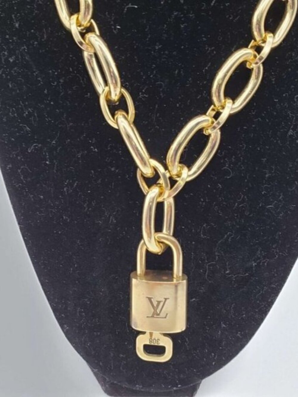 Gold-Plated Necklace with Authentic Louis Vuitton Padlock - Picture 3 of 15